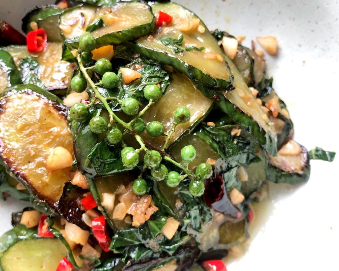 下饭神器一样可以健康美腻-紫苏煎黄瓜