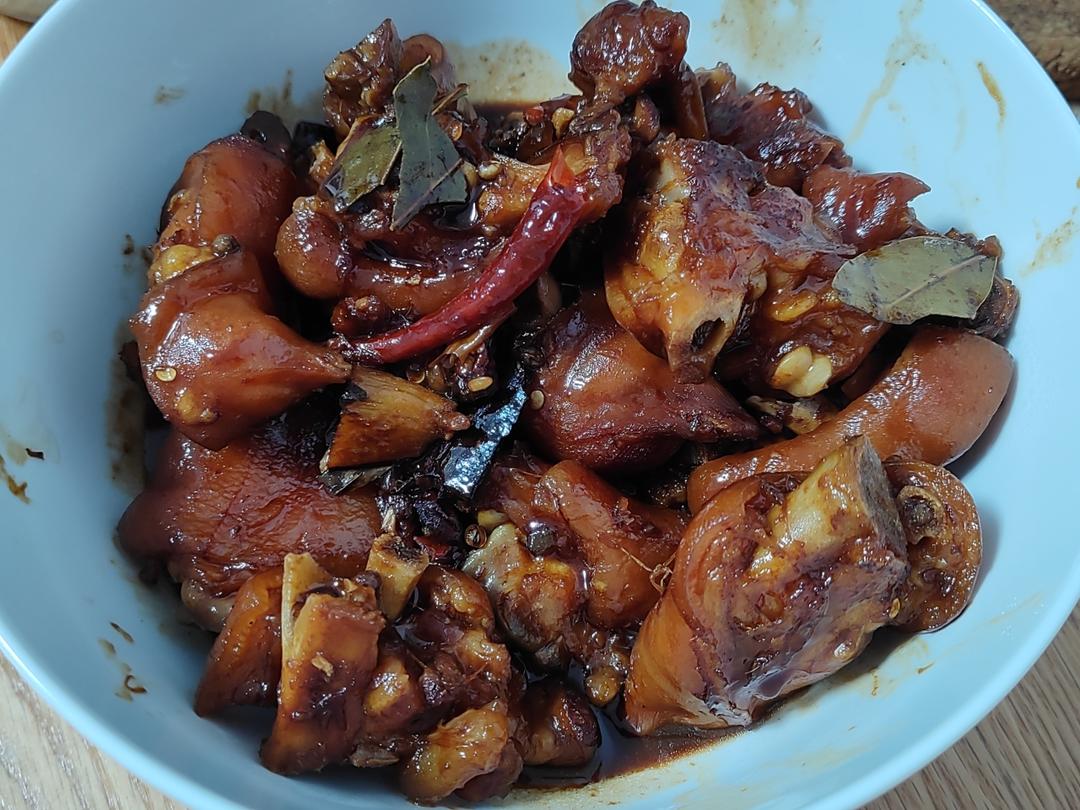 美味的家常菜：红烧猪蹄