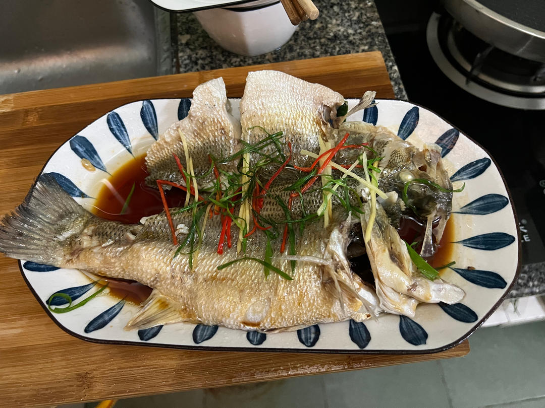 10分钟做 清蒸鲈鱼 （附切鱼图解）