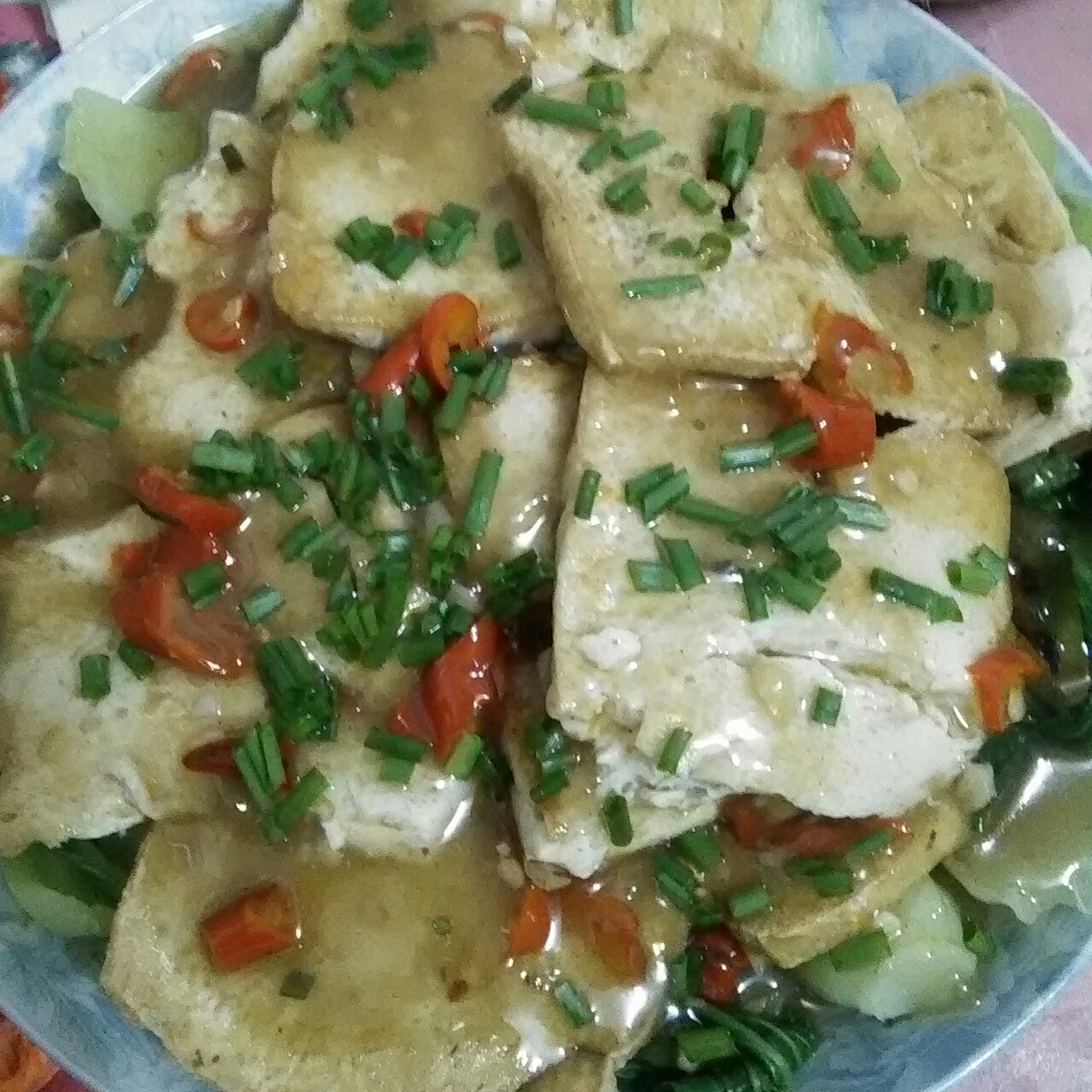浇汁煎烧豆腐配小油菜