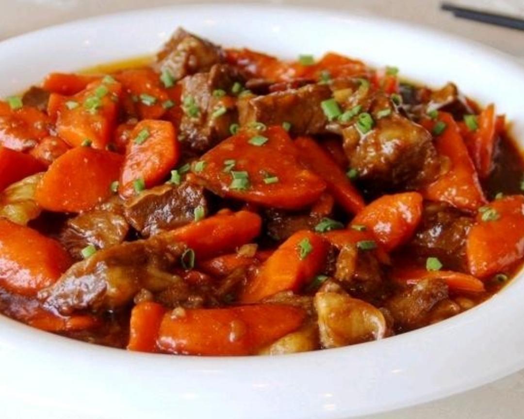 胡萝卜烧牛腩