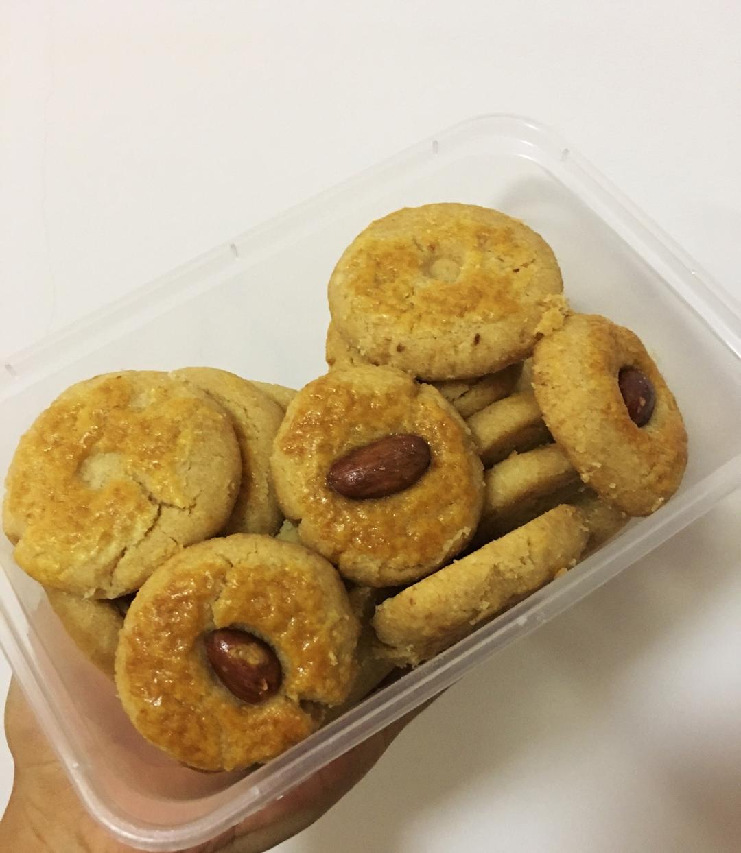 酥的个掉渣的饼干 --- 杏仁酥