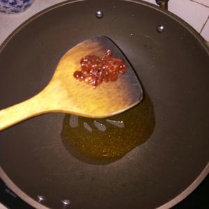 红椒火腿炒饭的做法 步骤5