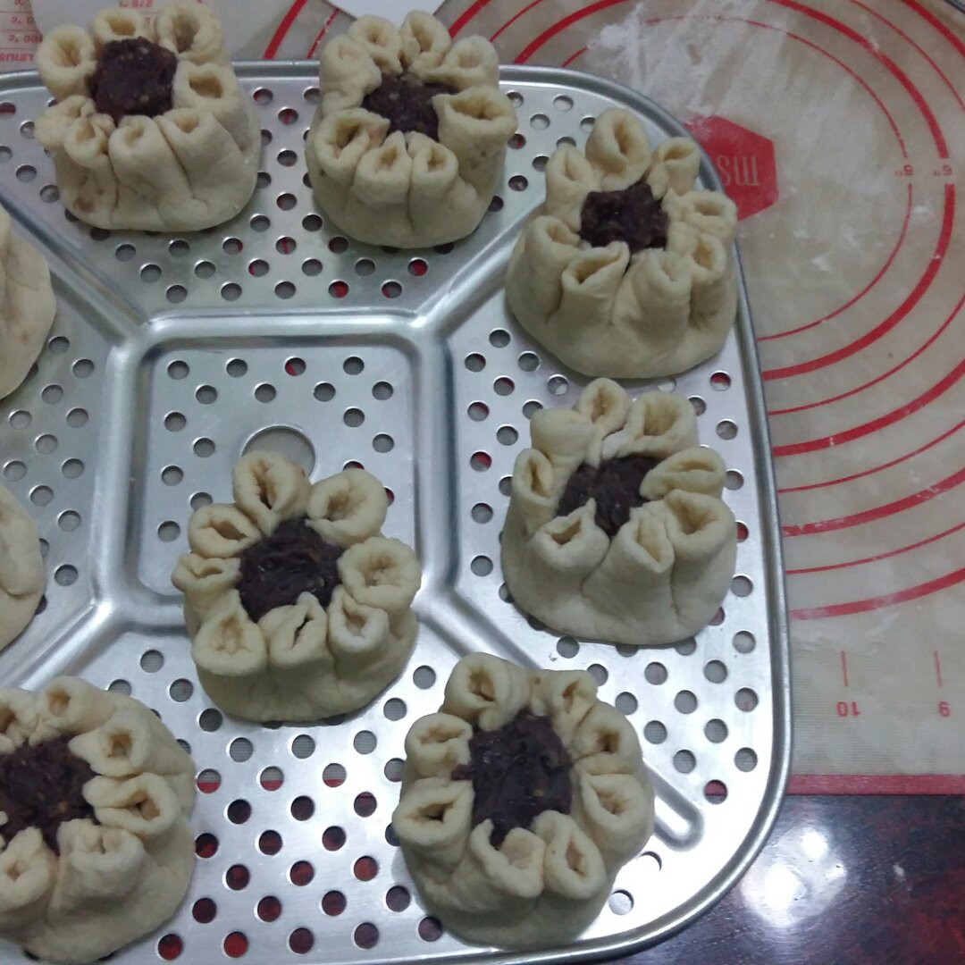 如花般绽放的豆沙包