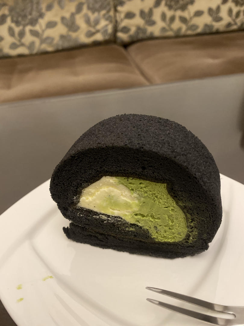 黑芝麻香缇奶酪蛋糕卷