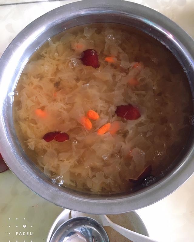 【10分钟出胶】银耳红枣汤
