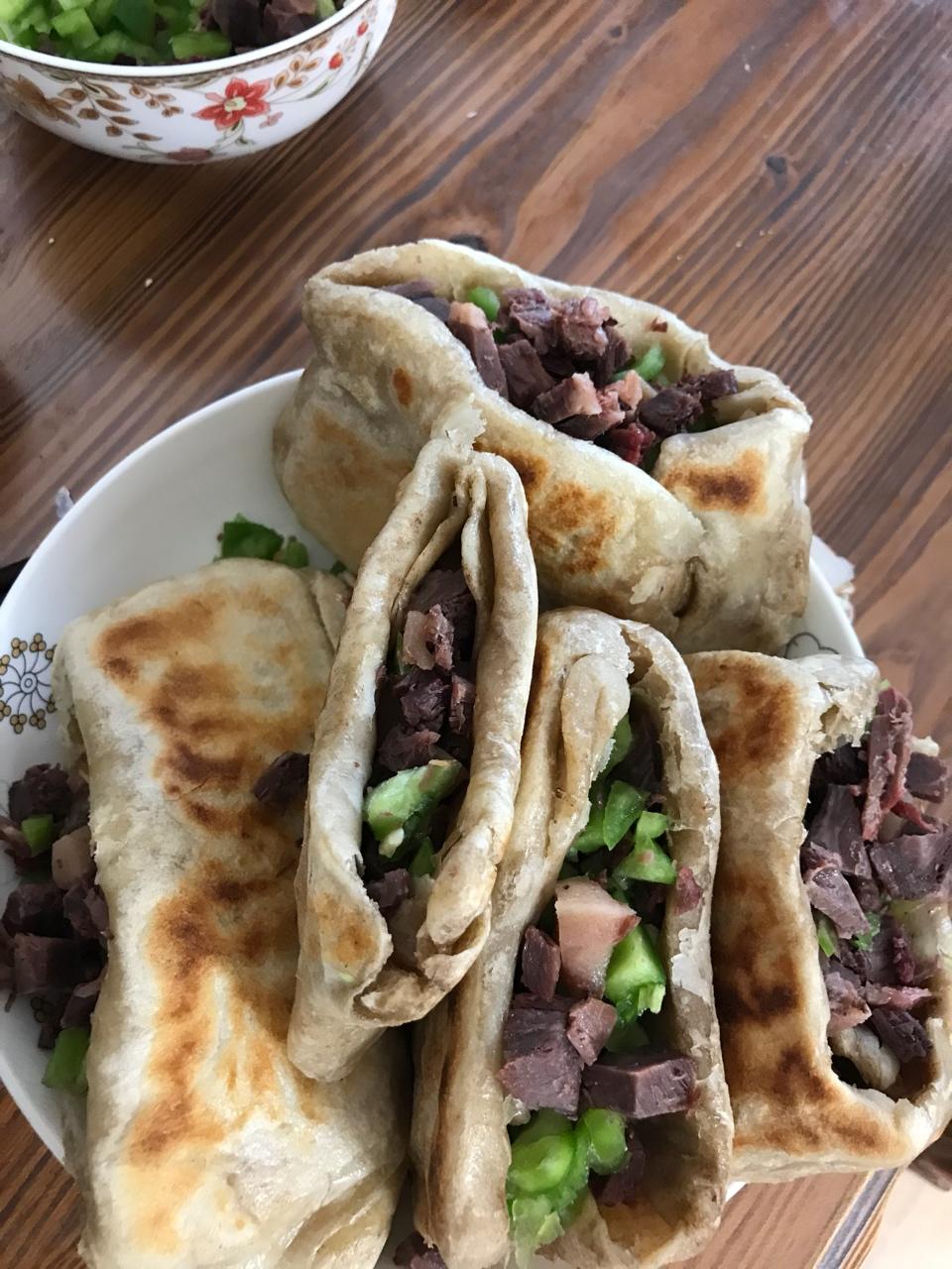 王蹦蹦小厨宝做的驴肉火烧