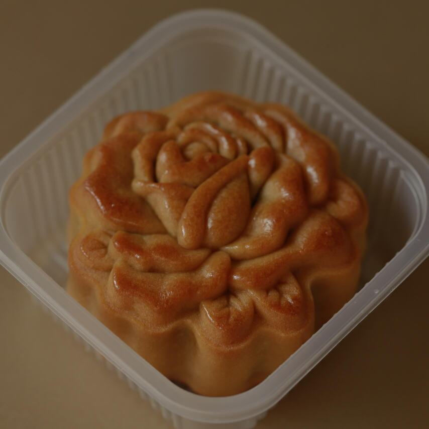 广式黑芝麻蛋黄月饼