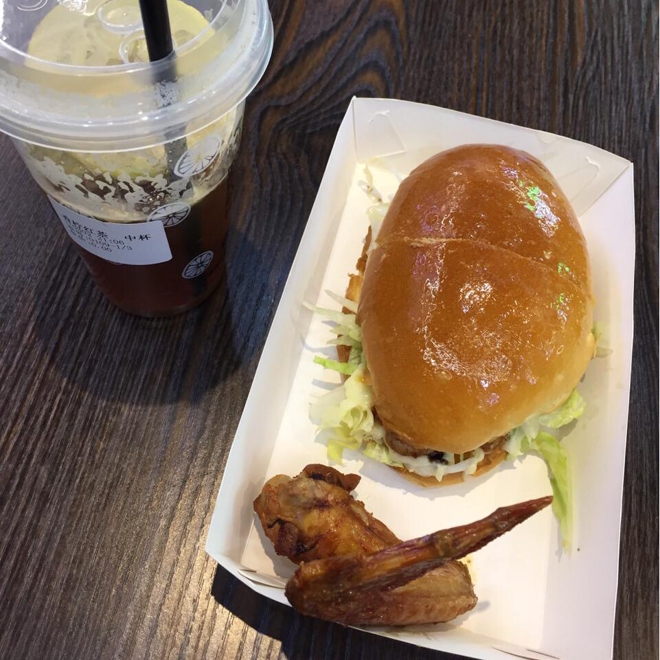 ୧( "̮ )୨ 好好生活 ୧( "̮ )୨