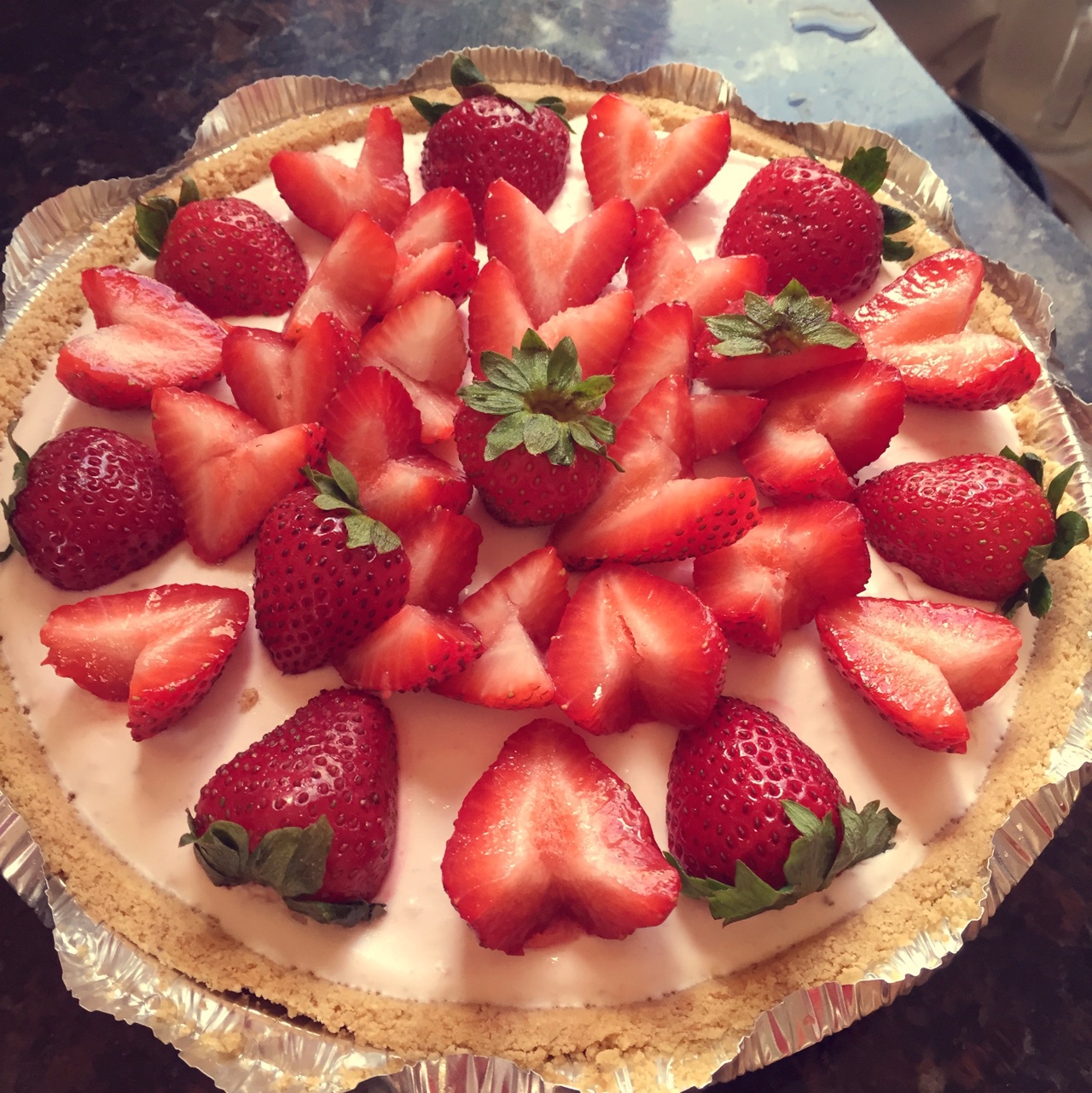 草莓果粒冻芝士蛋糕