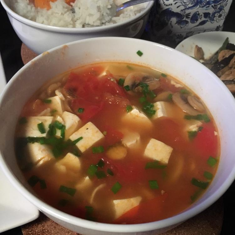 一人食之番茄豆腐蘑菇汤