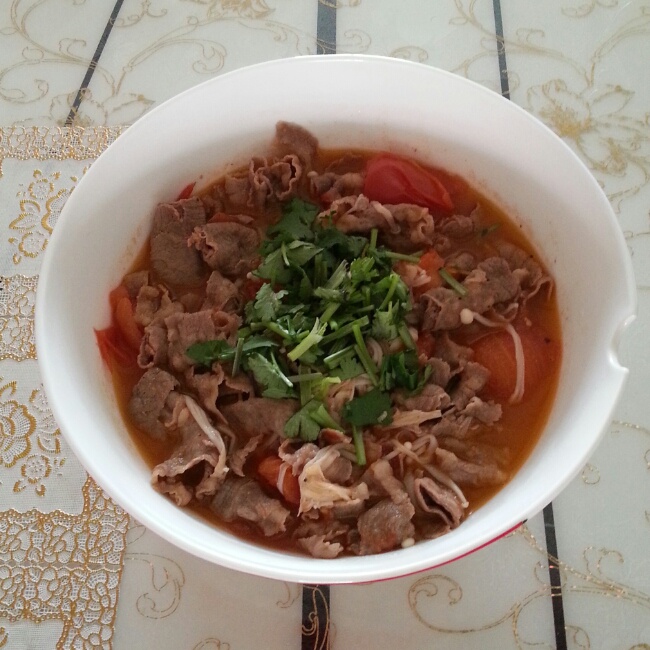 金针菇肥牛番茄锅