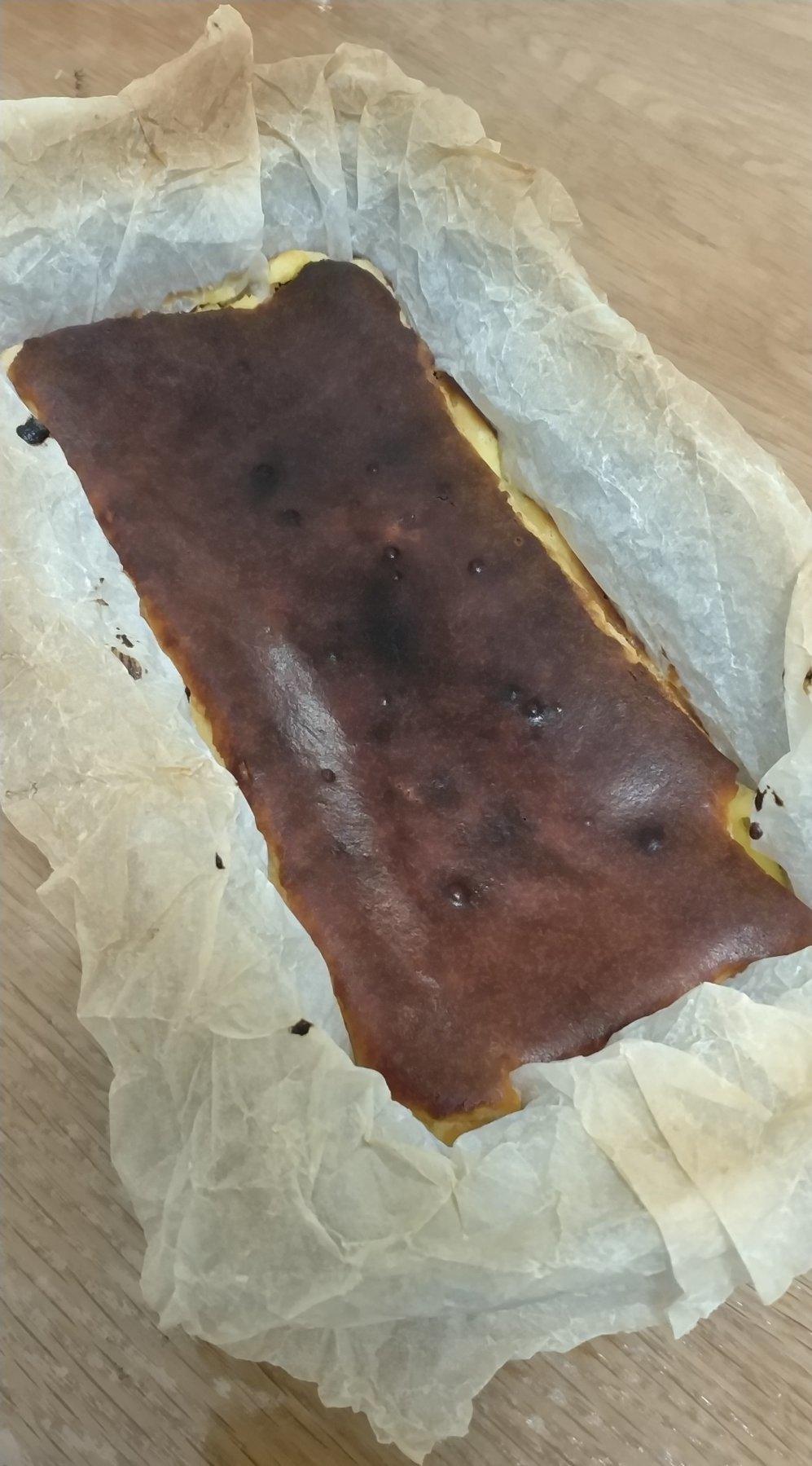 【原创】
零失败的下午茶-Basque巴斯克芝士蛋糕（消耗妙可蓝多奶油奶酪、雀巢淡奶油）