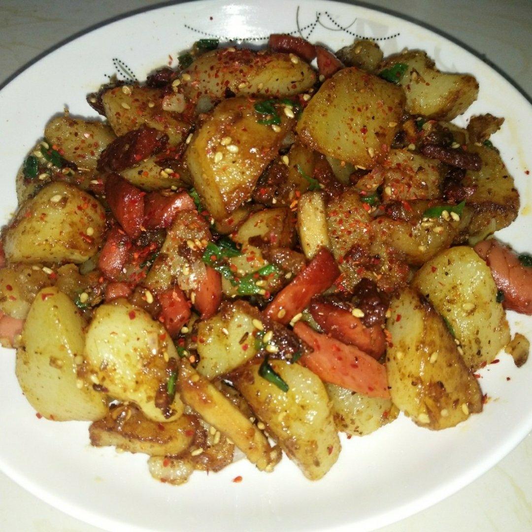 香辣过瘾的孜然土豆火腿，比路边摊还好吃