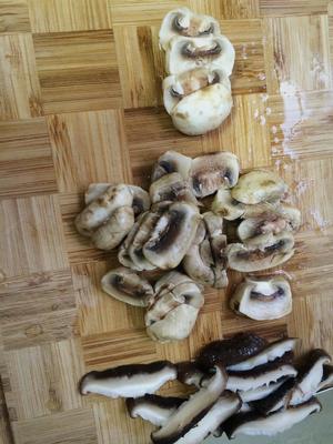 青菜耗油双菇的做法 步骤4