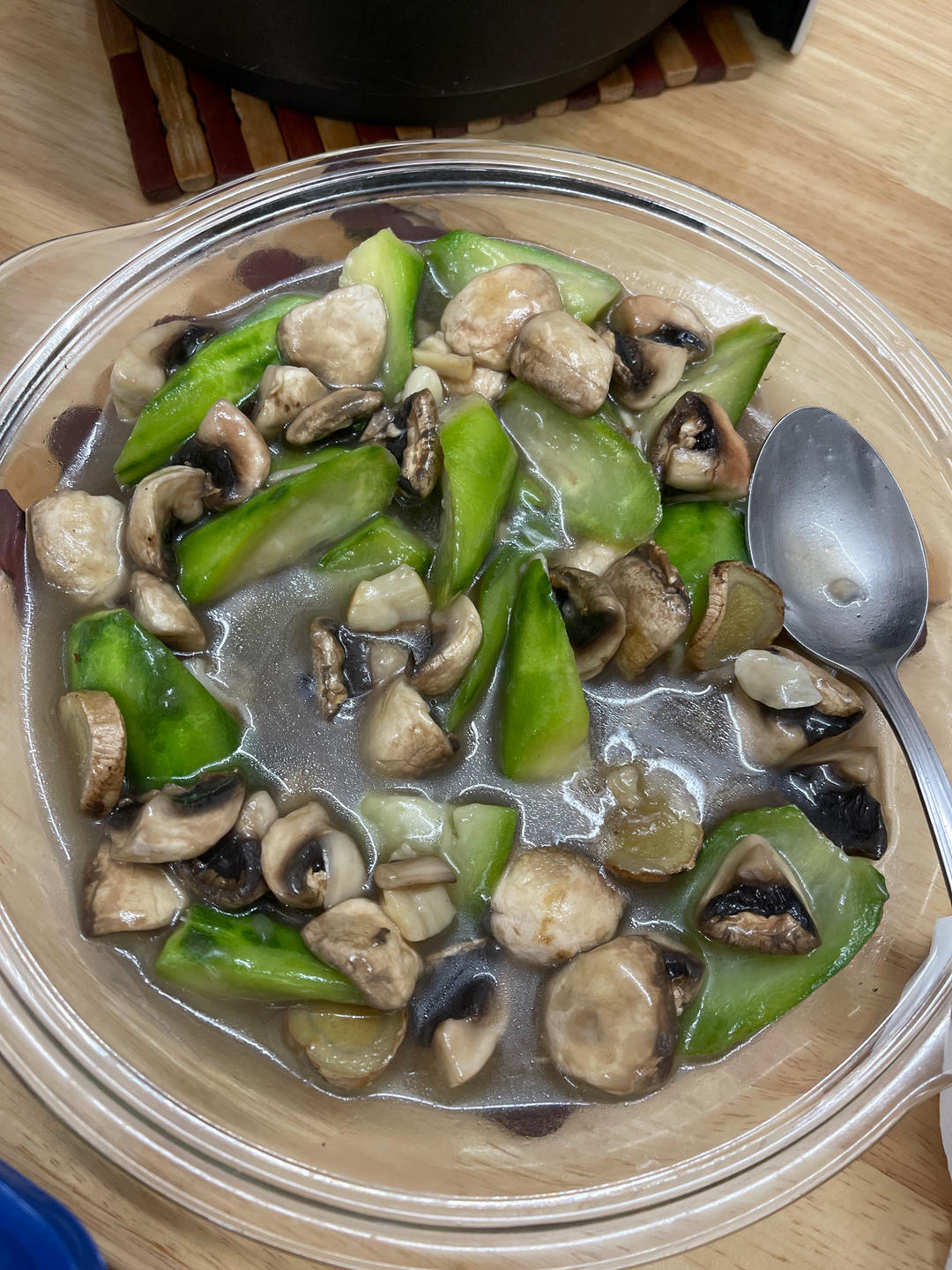 丝瓜炒口蘑，鲜甜无渣！