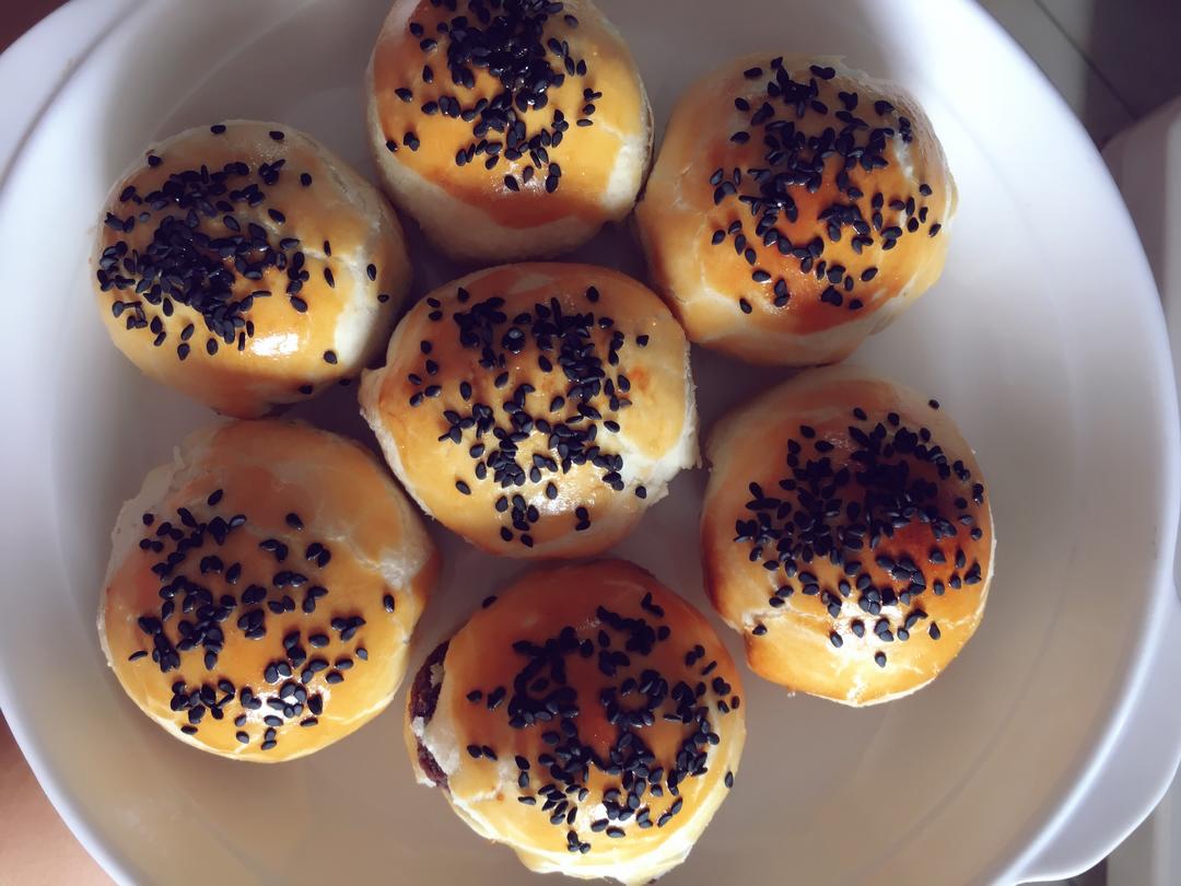 美味，可口，松沙的海鸭蛋黄酥！超级无敌好吃哦。