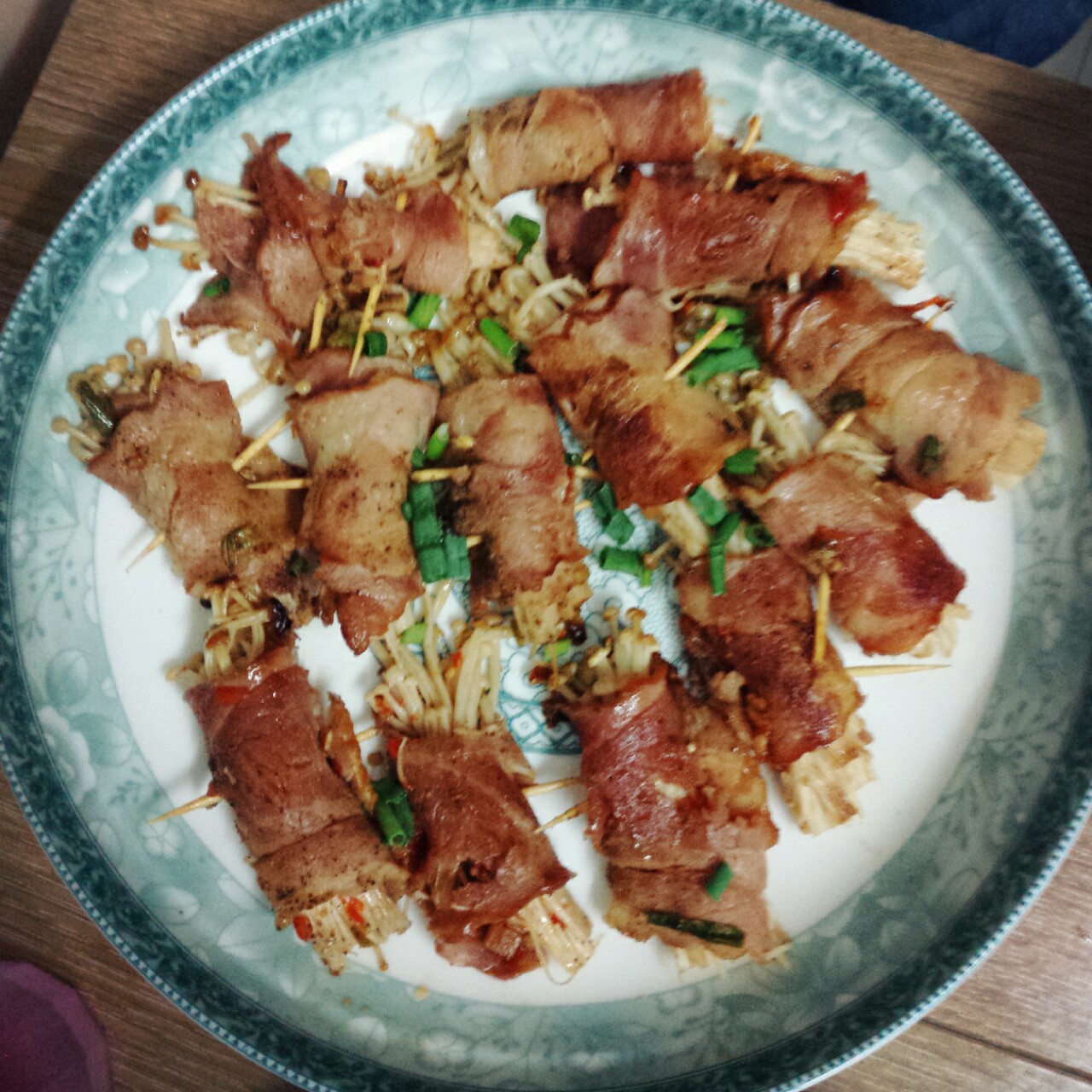 酱烤金针菇培根卷