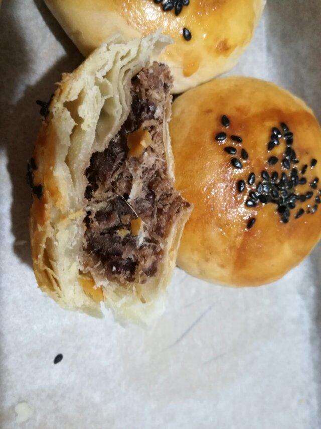靳小莉做的黑芝麻酥皮月饼