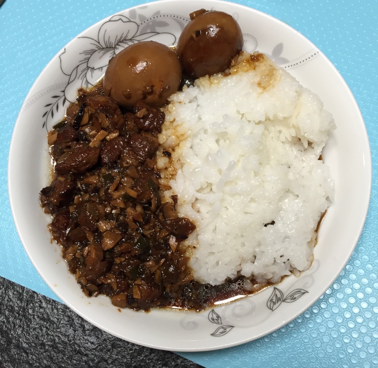 洋葱酥卤肉饭
