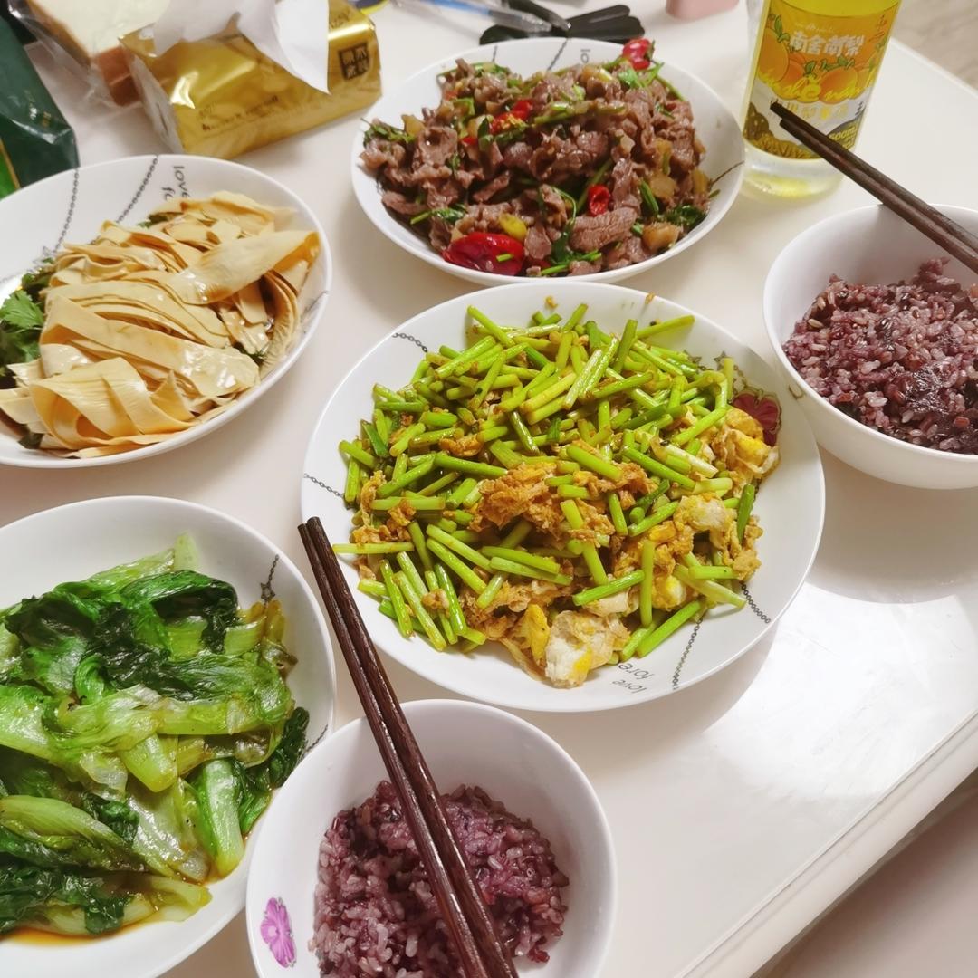 小炒黄牛肉，肉嫩味香！太好吃了简直是米饭杀手！