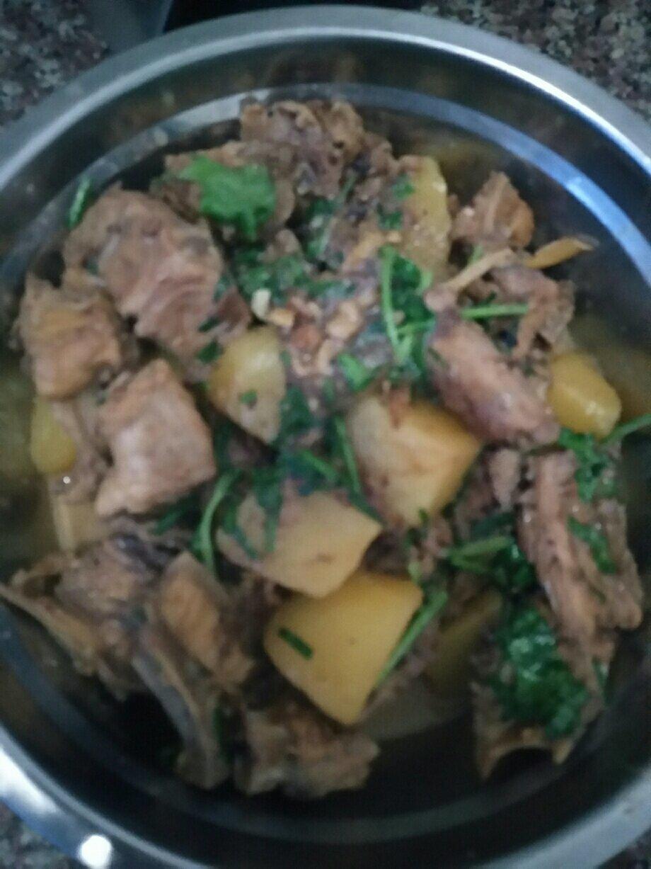土豆炖鸡架