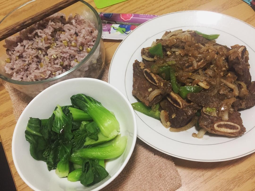 黑椒牛仔骨