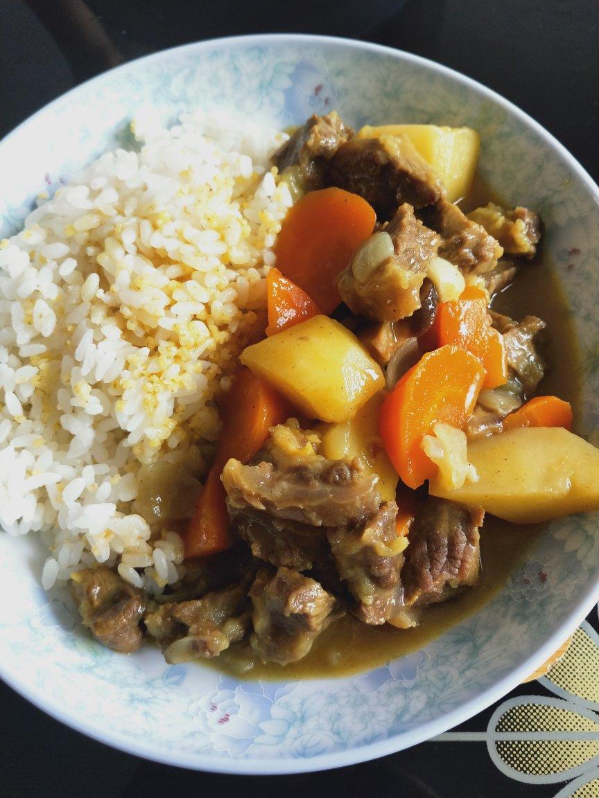 日式咖喱牛肉饭