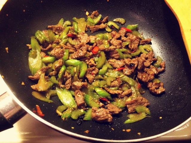 芹菜炒牛肉