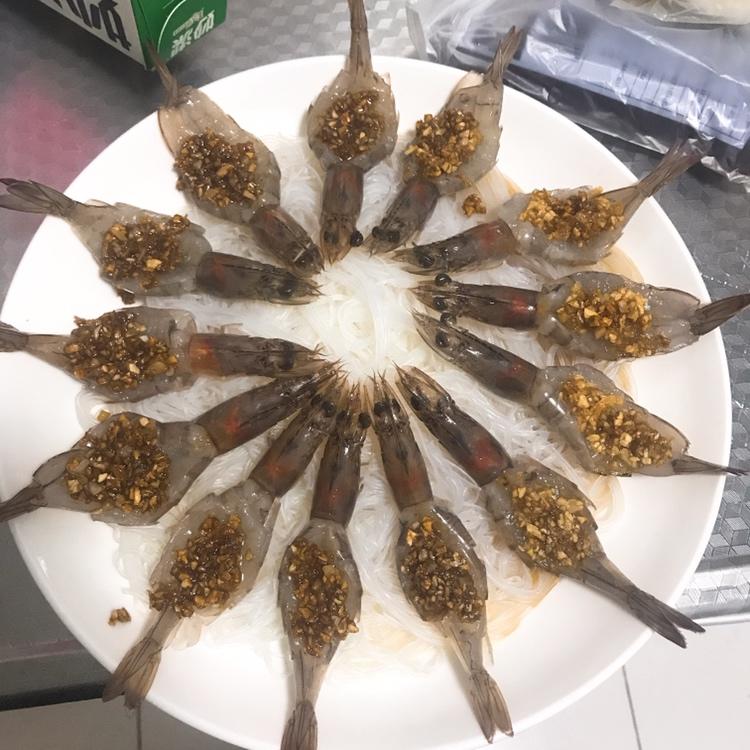 简单易做的蒜蓉粉丝虾的做法 步骤2