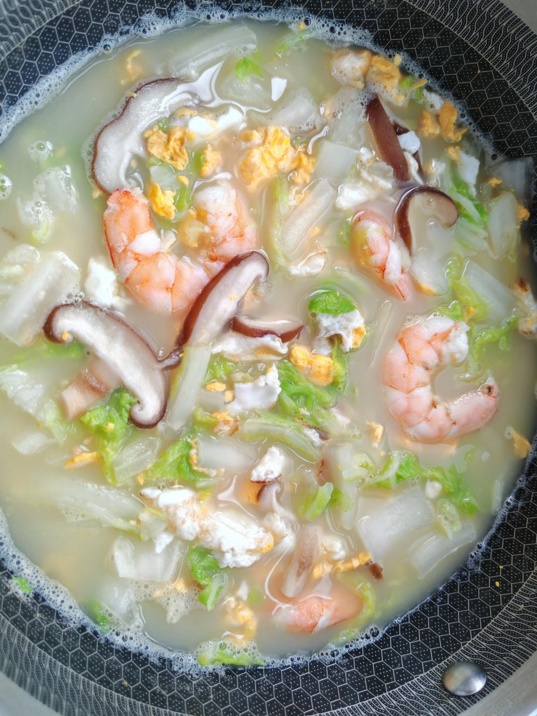 入秋来碗鲜汤！营养美味的菌菇鲜虾汤~
