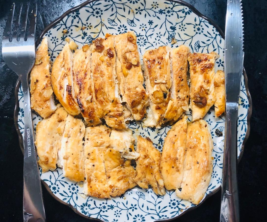 酷炫屌炸天好吃的煎鸡胸肉（香蒜蜂蜜煎鸡胸肉）