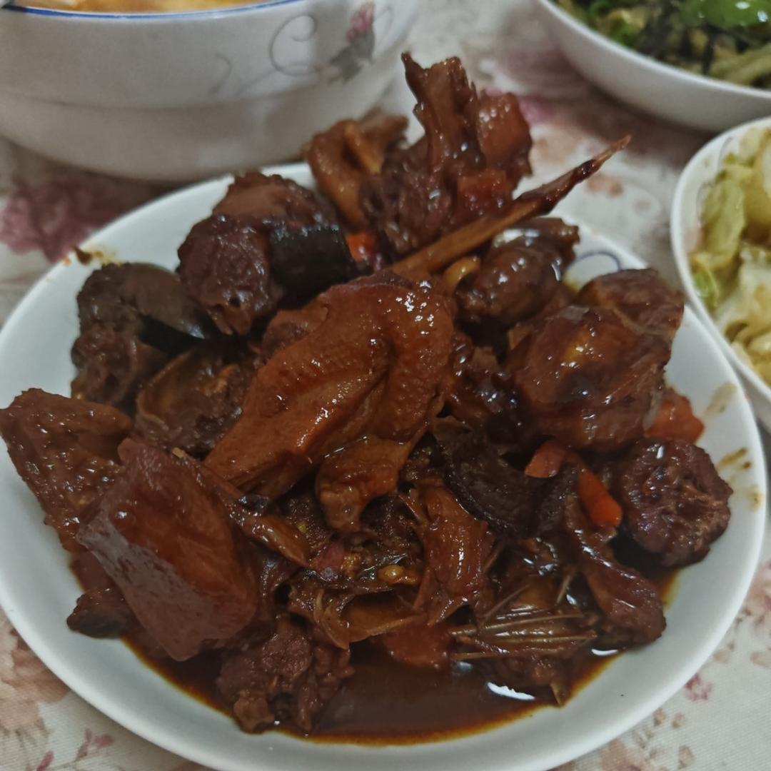 传统正宗的啤酒鸭配方和做法，鲜嫩香浓，只需炒千万不要焯水