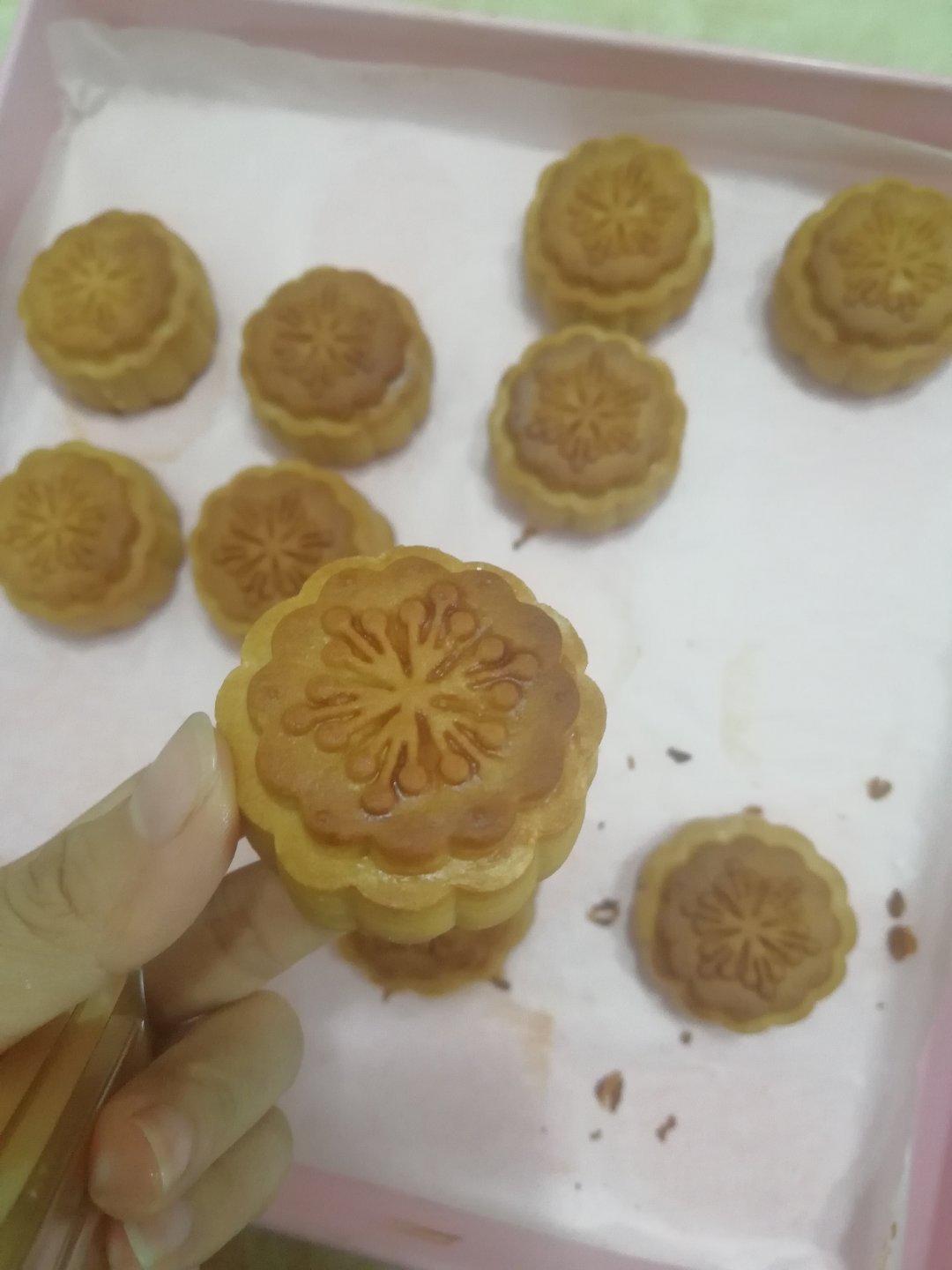 广式月饼—蛋黄莲蓉月饼