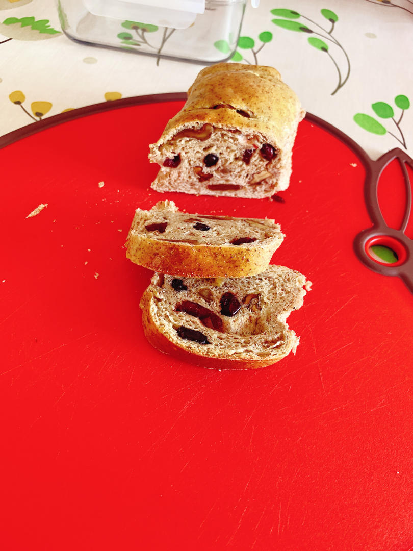 奶香果仁大列巴