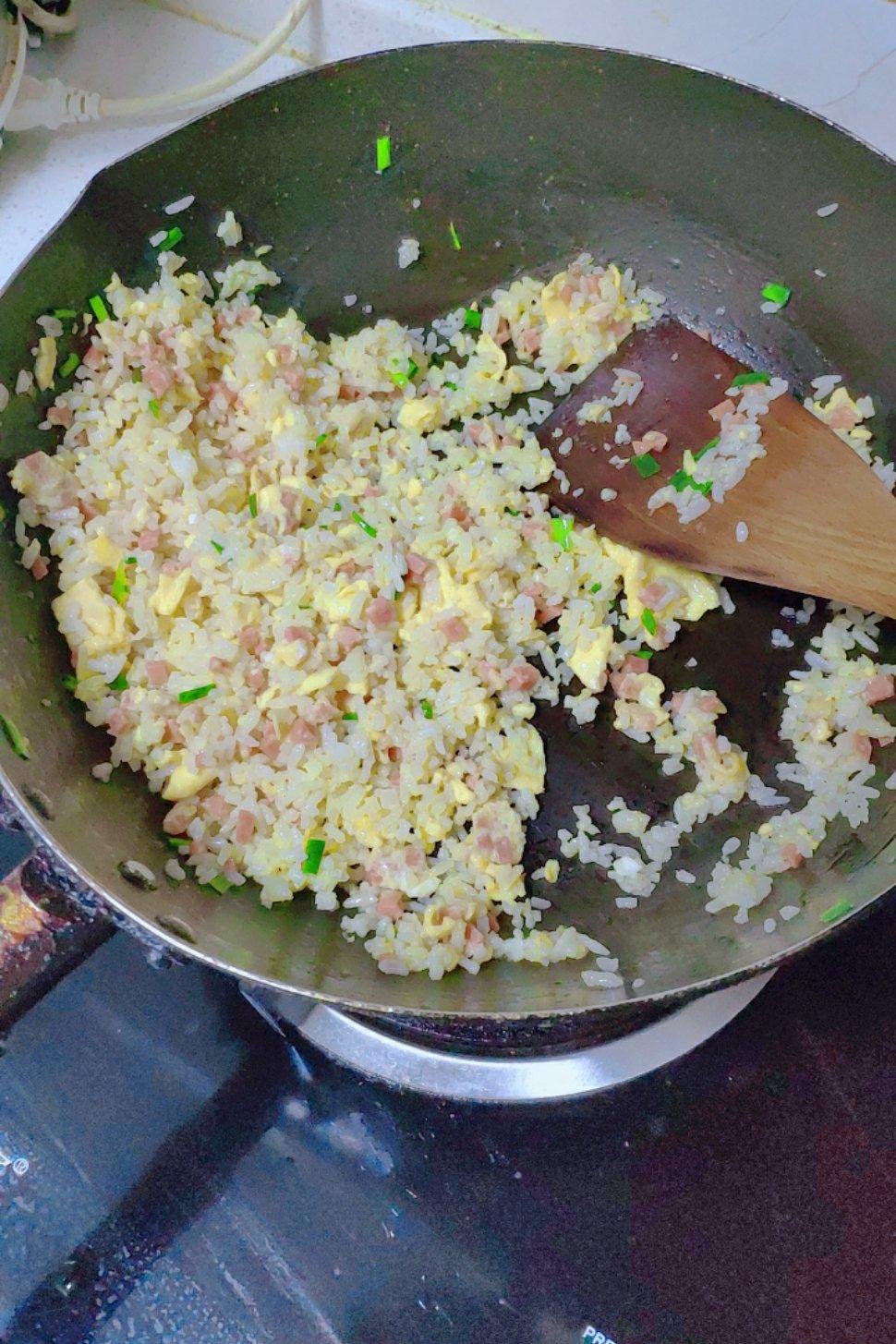 黄金火腿肠蛋炒饭