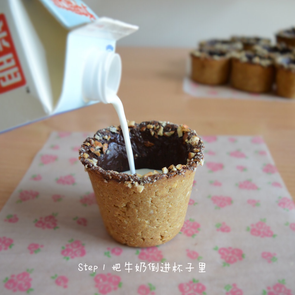 坚果黑巧克力曲奇牛奶杯 Milk-and-Cookie Shots