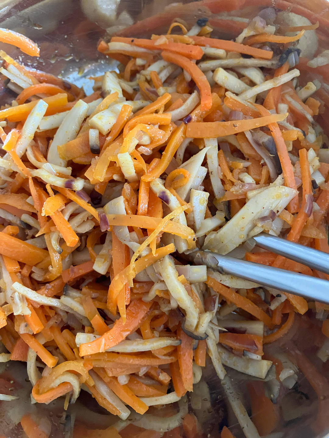 烤肉味道的杏鲍菇炒胡萝卜丝（ref.萧潇）