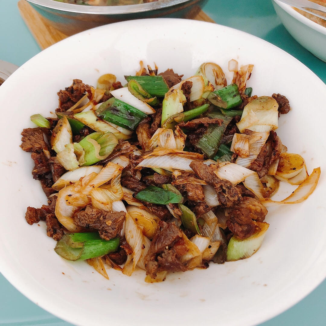 葱香浓郁的葱爆牛肉