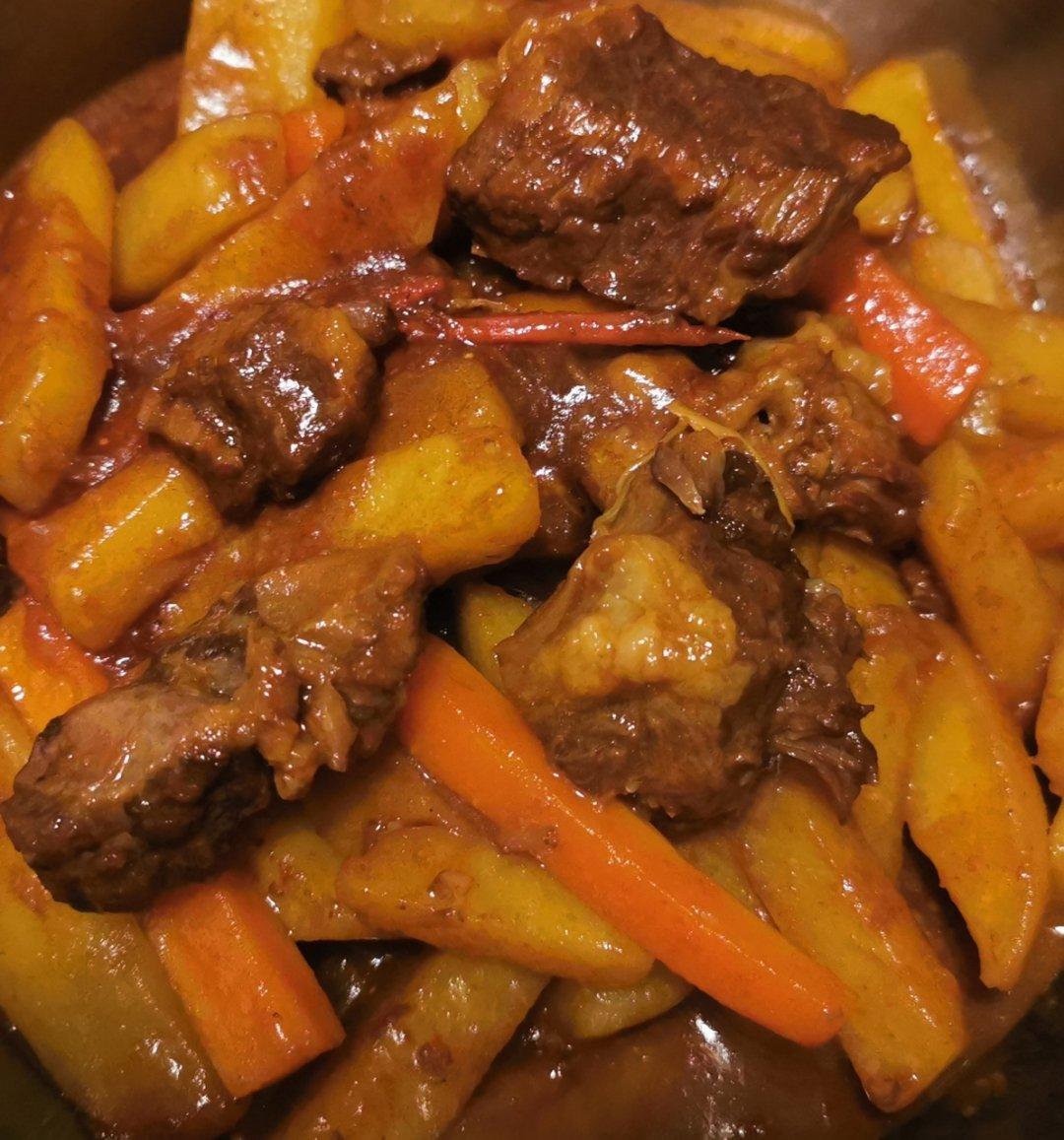牛肉遇到真爱～   番茄  土豆 胡萝卜（独一无二的红烩牛肉 牛腩）
