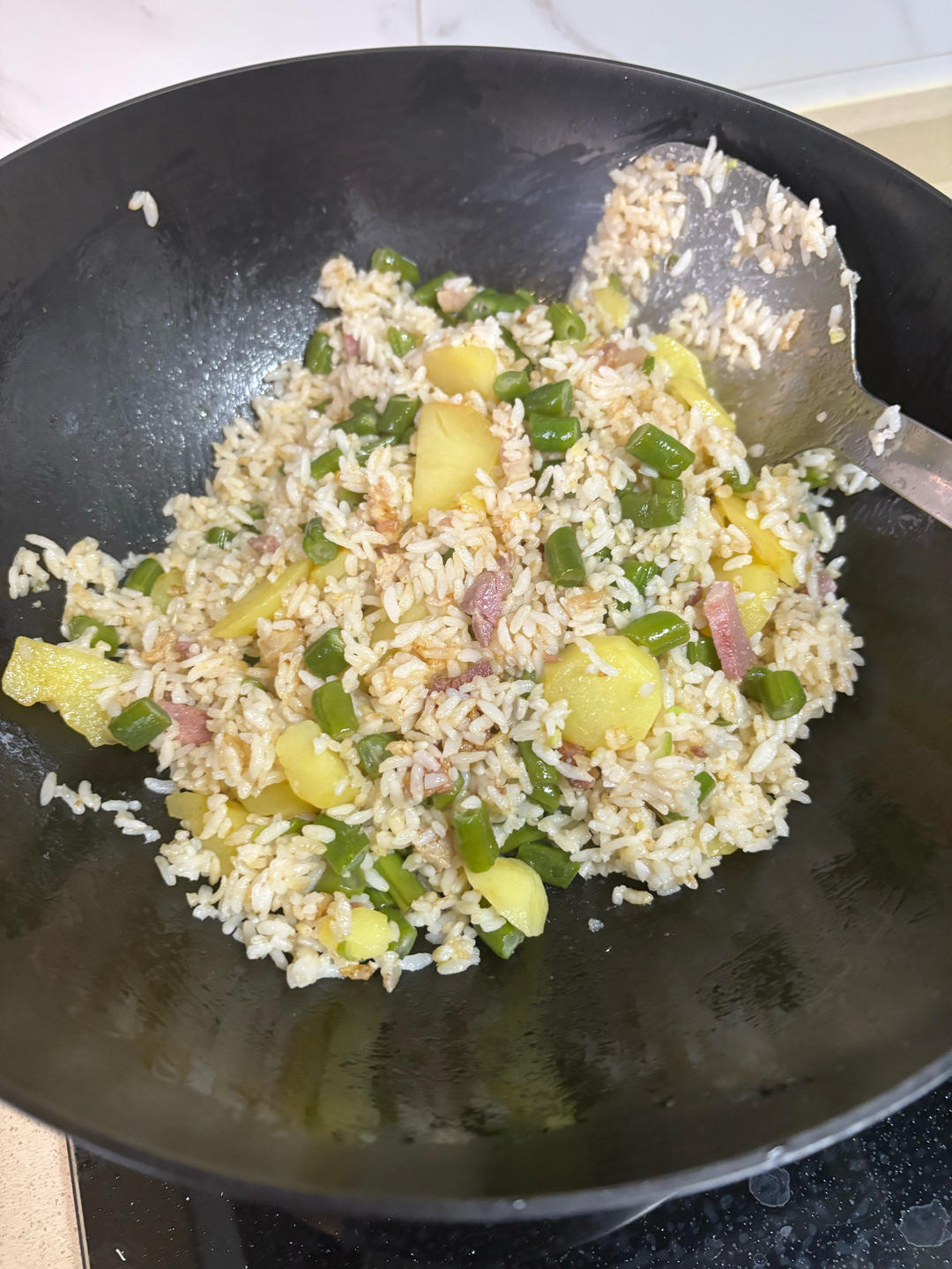 腊肉四季豆焖饭