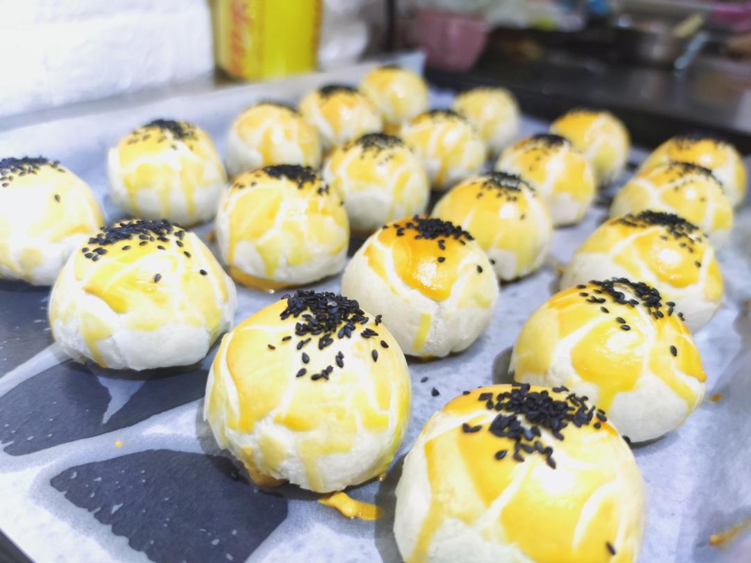 酥到掉渣的美味蛋黄酥