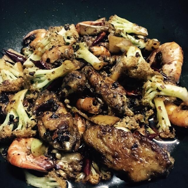 能瞬间引爆味蕾的【香辣干锅虾】
