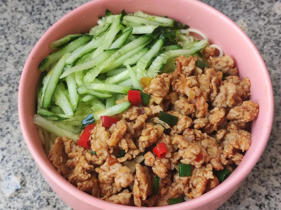 真想让你们尝尝这碗肉酱拌面🍜太香太香了