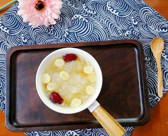 桃胶皂角米银耳羹〖美容糖水〗的做法