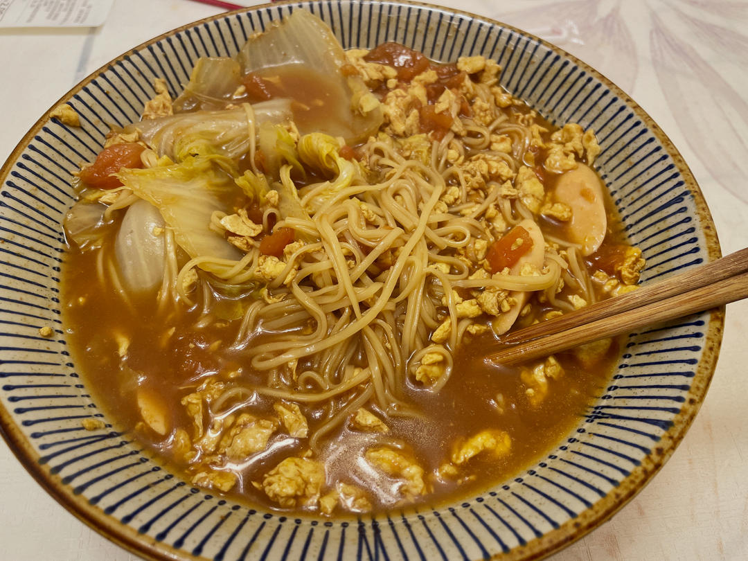 五分钟搞定❗️好吃到舔盘茄汁火腿鸡蛋焖面