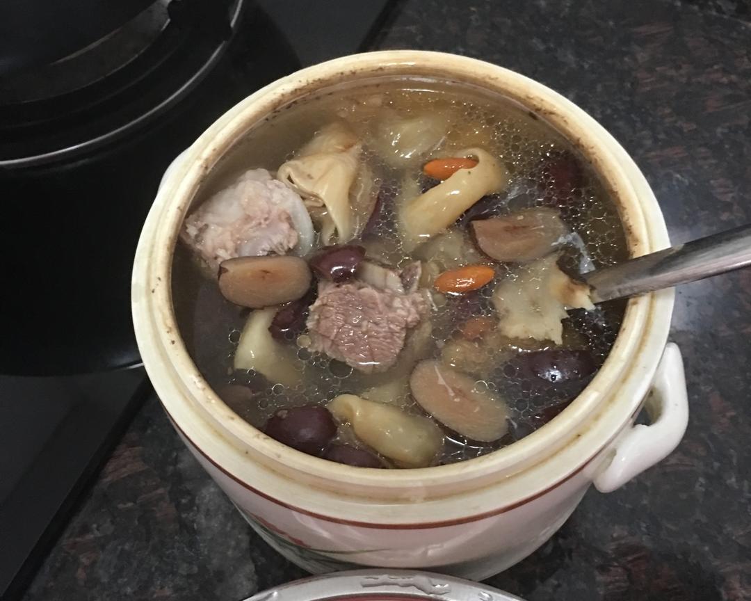 靓靓花胶炖排骨