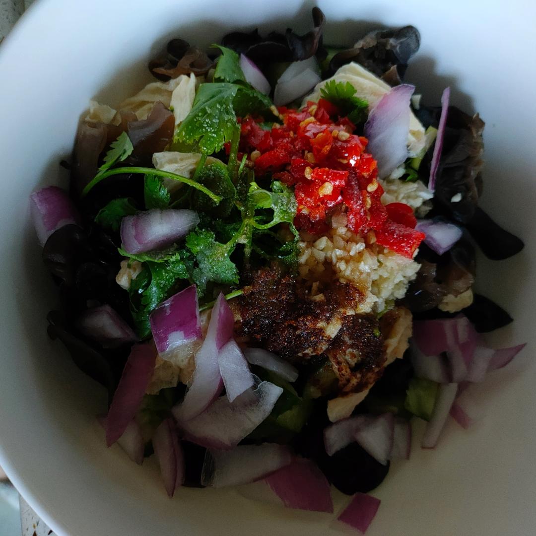 上桌就秒光的爽口凉菜～黄瓜拌腐竹