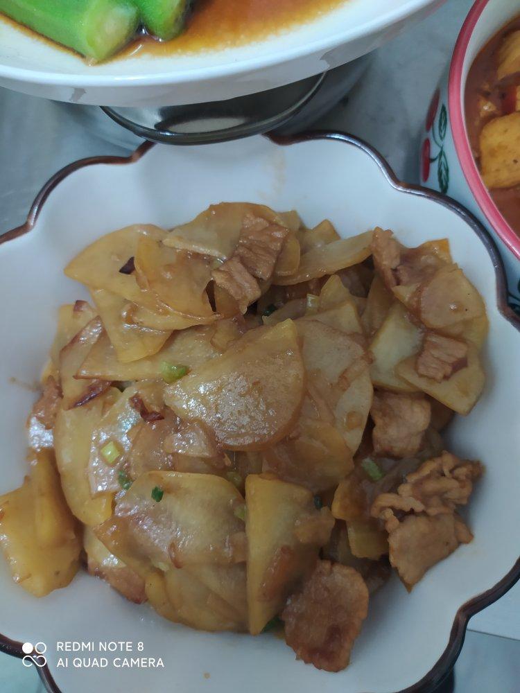 熟牛肉小炒土豆片