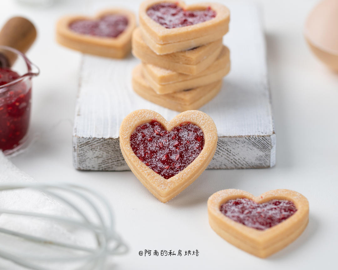 情人节小甜品！爱心树莓果酱饼干！吃一口就爱上！